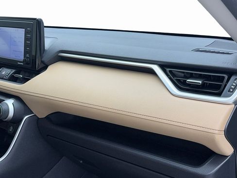 Used 2020 Toyota RAV4 XLE Premium image 23