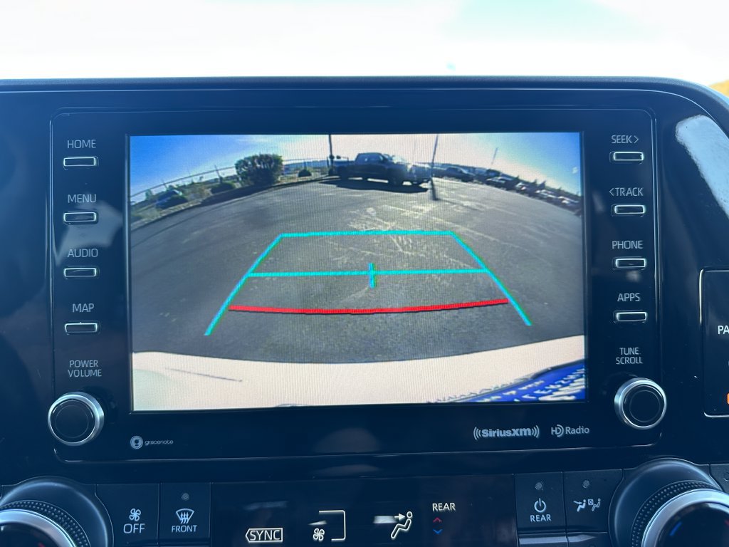 Used 2021 Toyota Highlander XLE AWD/4WD image 18