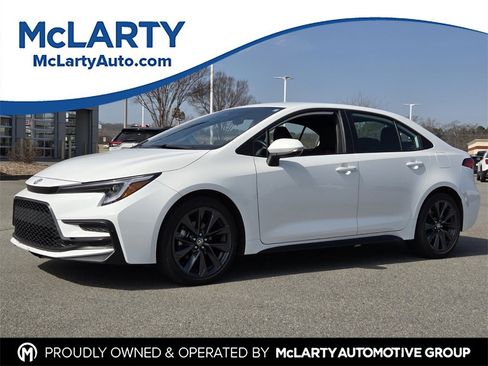 Used 2025 Toyota Corolla SE image 1