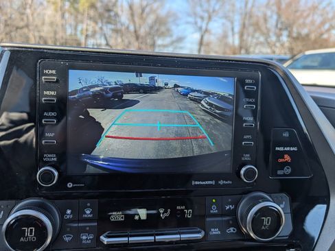 Used 2021 Toyota Highlander XLE image 24