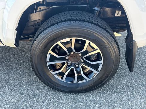 Used 2021 Toyota Tacoma TRD Sport image 41