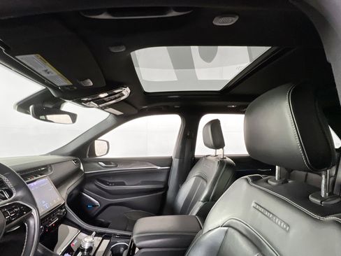 Used 2022 Jeep Grand Cherokee Overland image 23