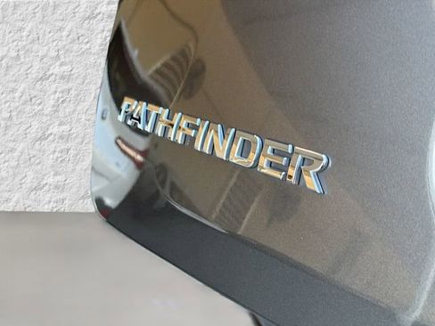 Used 2020 Nissan Pathfinder Platinum image 11