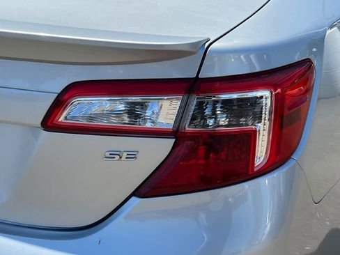 Used 2012 Toyota Camry SE FWD image 18
