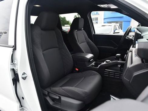 Used 2025 Toyota Tacoma SR AWD/4WD image 19
