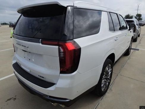 Certified 2025 GMC Yukon Denali Ultimate w/ LPO, Floor Liner Package AWD/4WD image 6