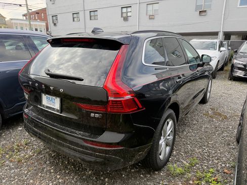 Certified 2022 Volvo XC60 B5 Momentum w/ Climate Package image 8