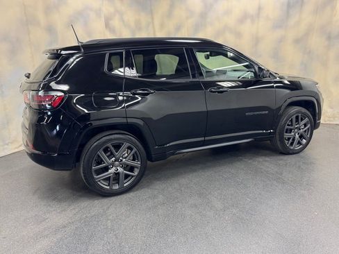 Used 2024 Jeep Compass Limited w/ High Altitude Package image 10