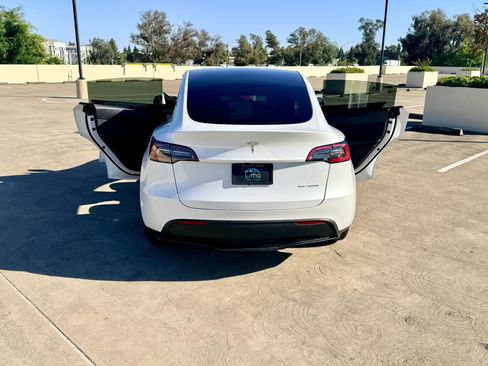 Used 2023 Tesla Model Y AWD image 38
