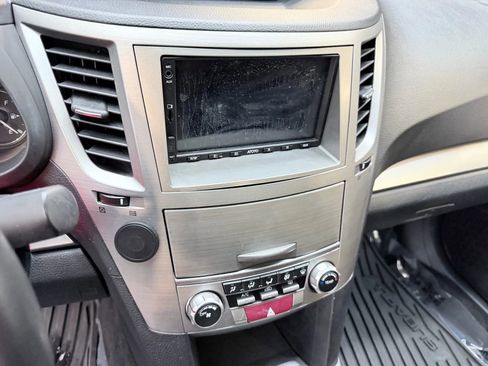 Used 2010 Subaru Legacy 2.5i Premium image 19