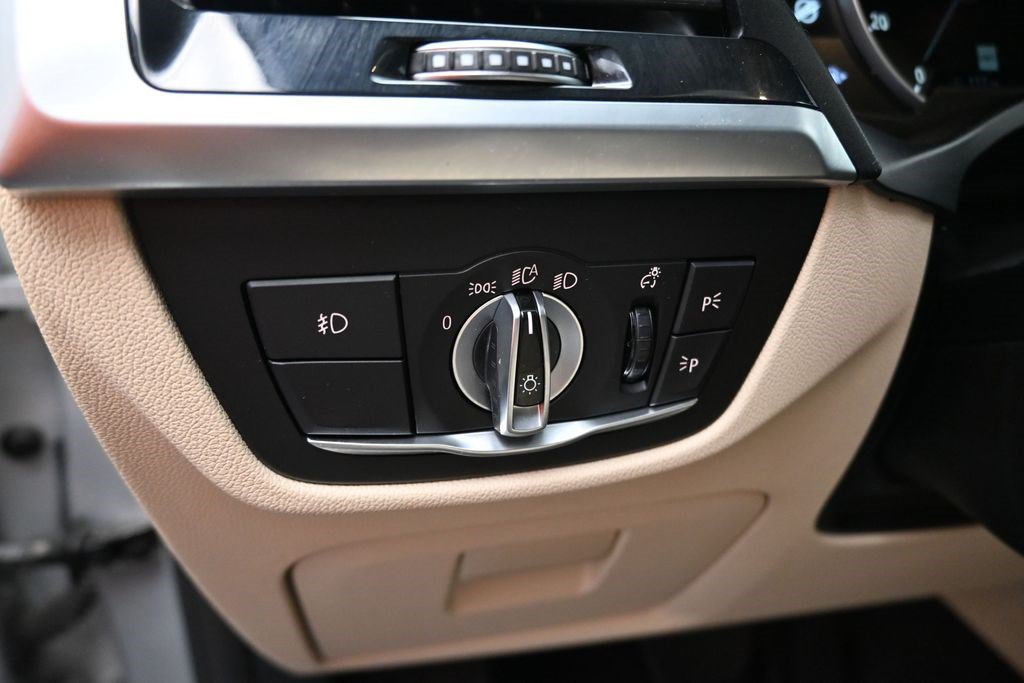 Used 2019 BMW X3 sDrive30i w/ Premium Package RWD image 14