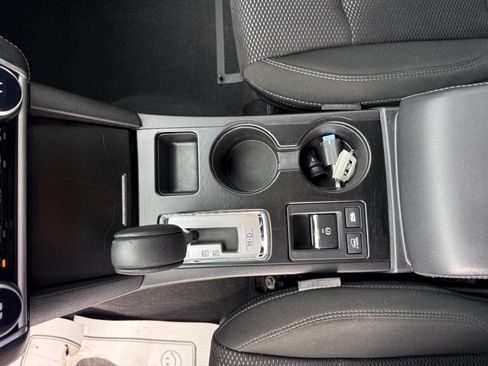 Used 2018 Subaru Outback 2.5i Premium image 16