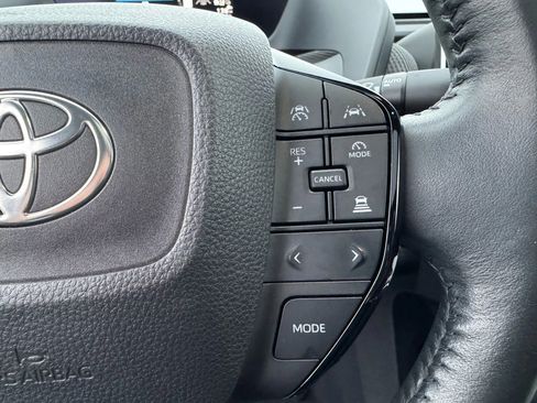 Used 2023 Toyota bZ4X AWD image 32