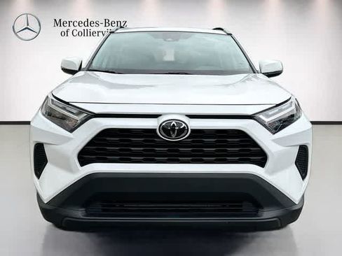 Used 2022 Toyota RAV4 XLE w/ Convenience Package FWD image 2