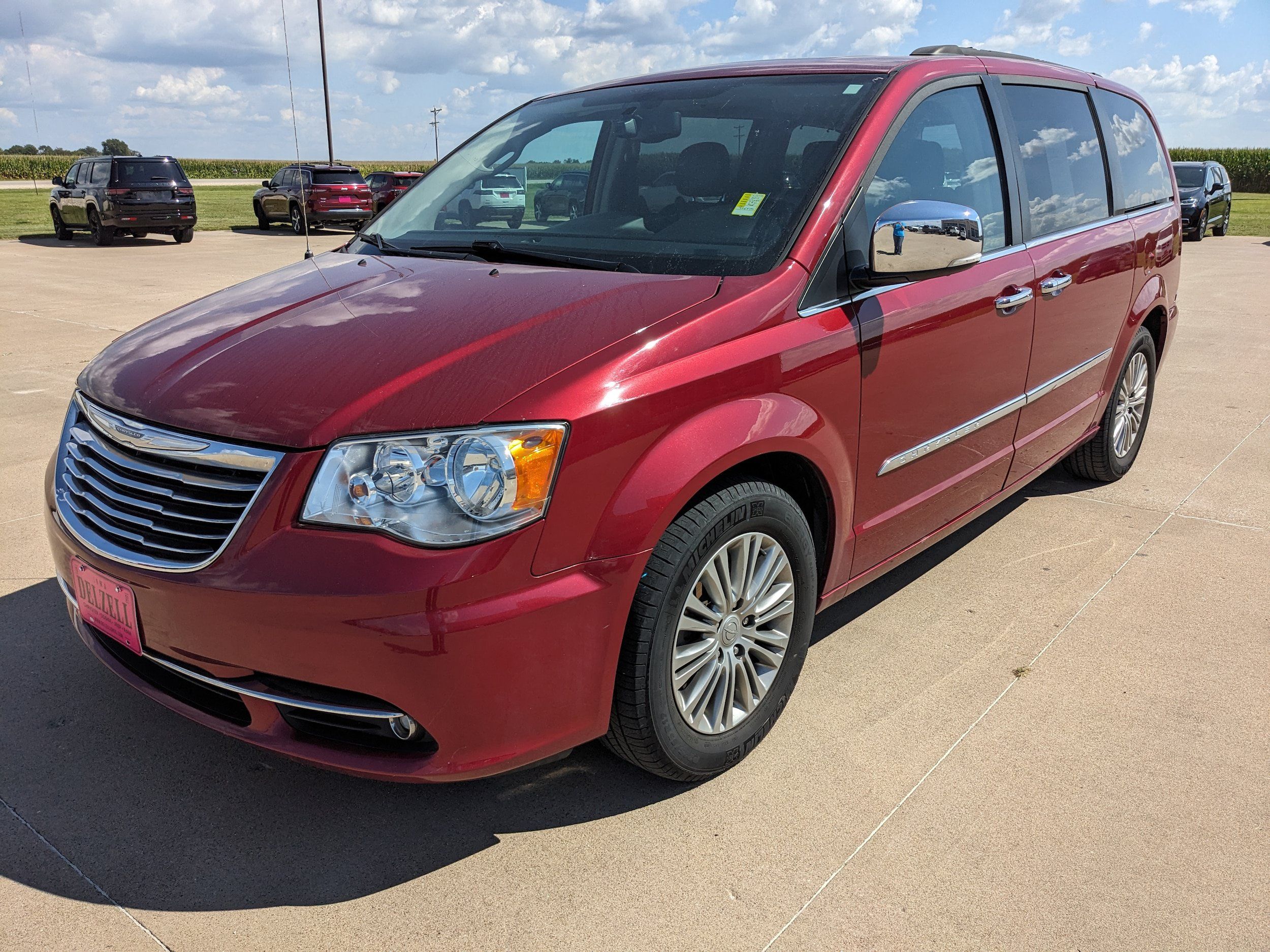 Used 2016 Chrysler Town & Country Touring-L FWD image 4