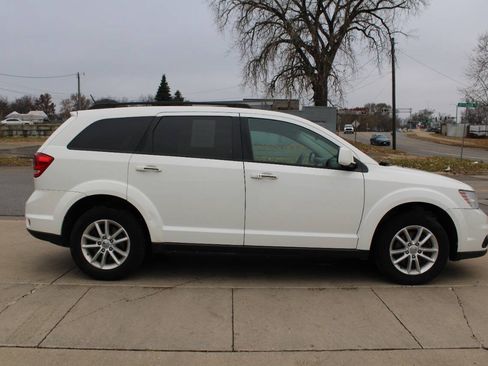 Used 2017 Dodge Journey SXT w/ Comfort/Convenience Group FWD image 3