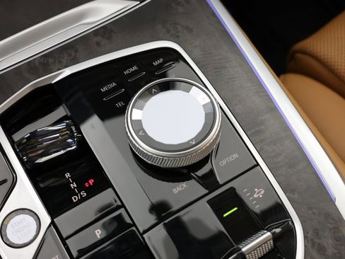 Used 2023 BMW X7 xDrive40i w/ Executive Package image 34