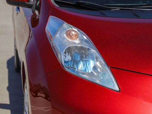 Used 2013 Nissan Leaf S FWD image 4