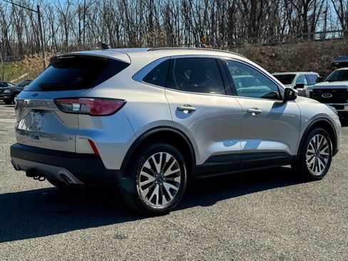 Used 2020 Ford Escape Titanium image 3