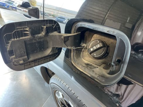 Used 2025 Hyundai Santa Fe SE image 11