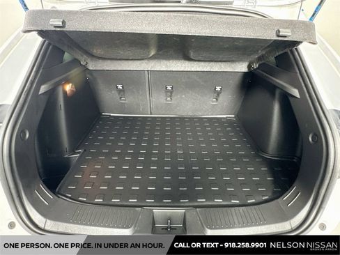 Used 2025 Chevrolet Trax RS w/ Sunroof Package FWD image 25