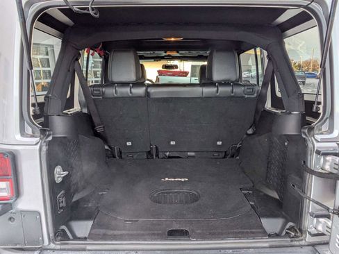 Used 2017 Jeep Wrangler Unlimited Sahara image 28