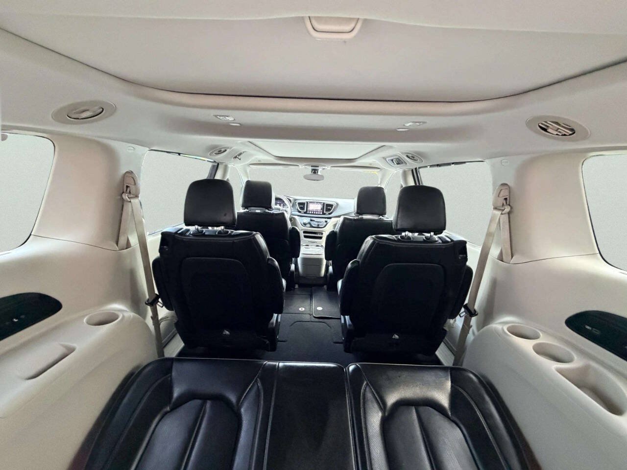 Used 2020 Chrysler Pacifica Limited FWD image 6