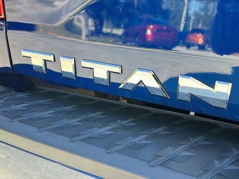 Used 2021 Nissan Titan SV w/ SV Convenience Package image 10