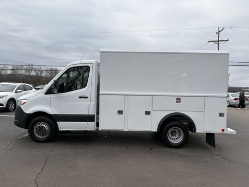 Used 2023 Mercedes-Benz Sprinter 3500 image 2