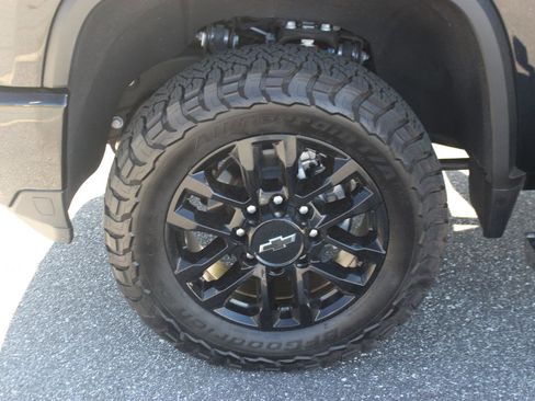 Used 2025 Chevrolet Silverado 2500 High Country w/ High Country Premium Package AWD/4WD image 44
