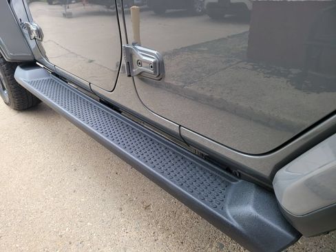 Used 2021 Jeep Wrangler Unlimited Sahara AWD/4WD image 14
