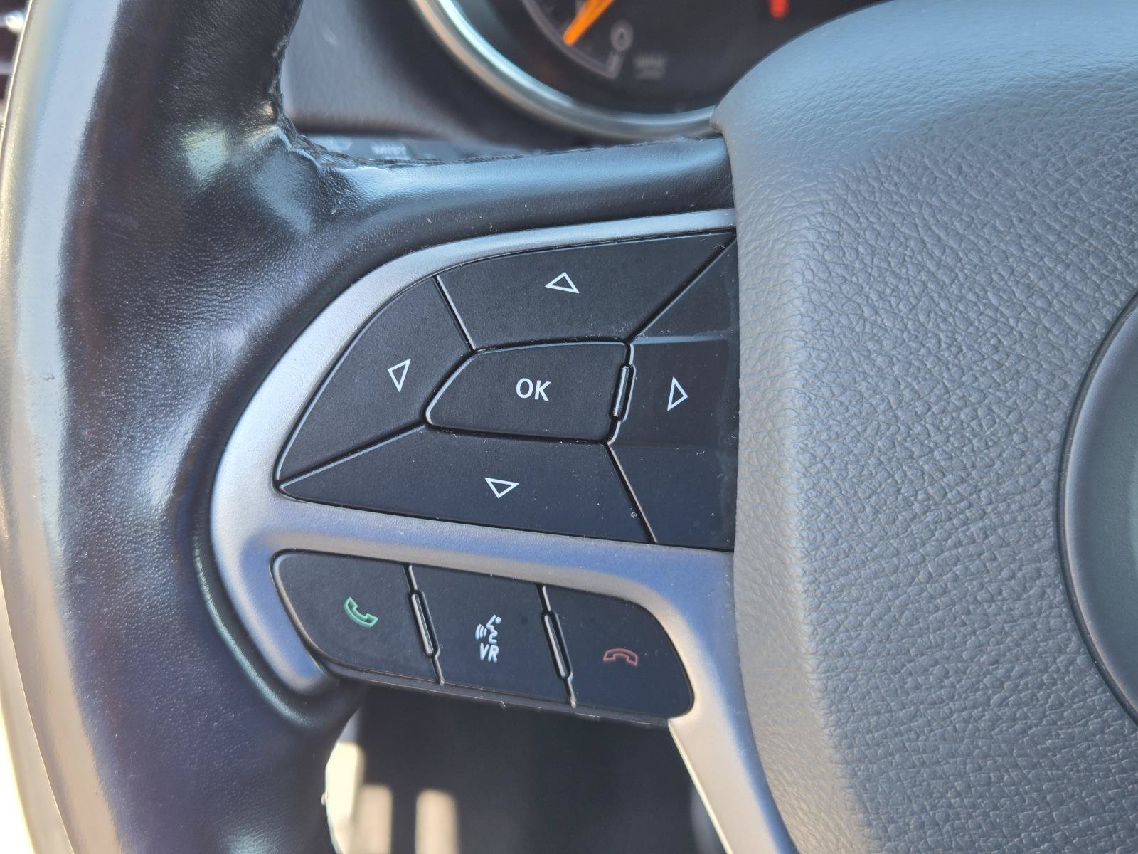 Used 2021 Jeep Grand Cherokee Laredo RWD image 18