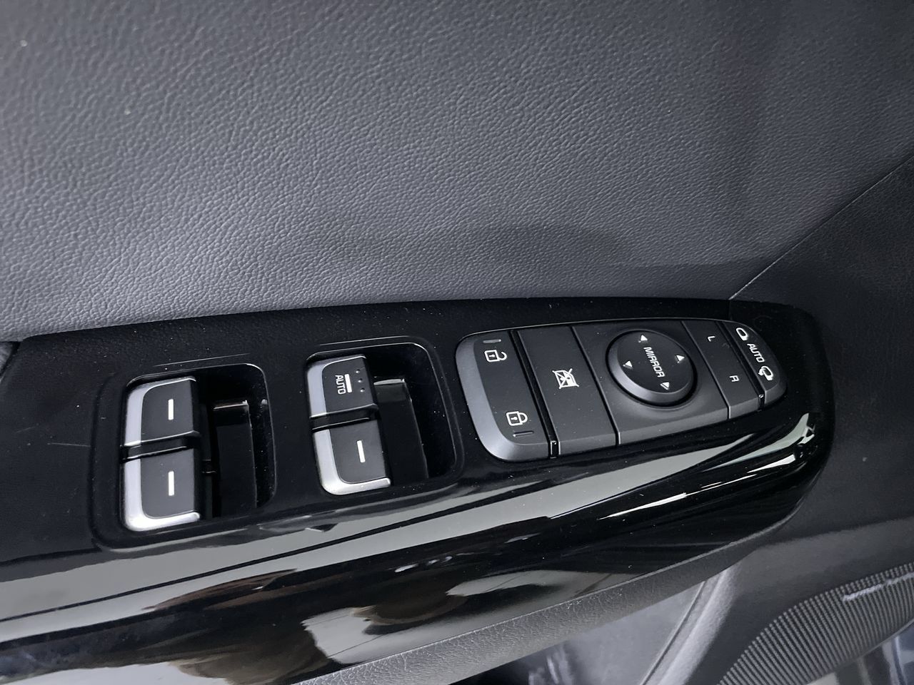 Used 2020 Kia Sportage EX w/ Option Group 15 AWD/4WD image 11