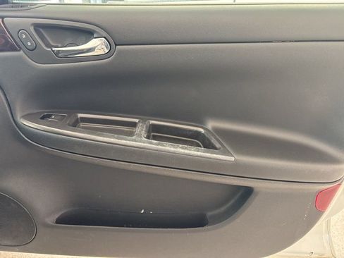 Used 2016 Chevrolet Impala LT w/ LT Sunroof Package image 26