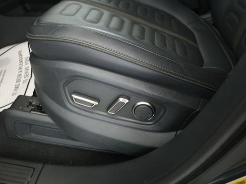 Used 2023 Rivian R1S Adventure image 10