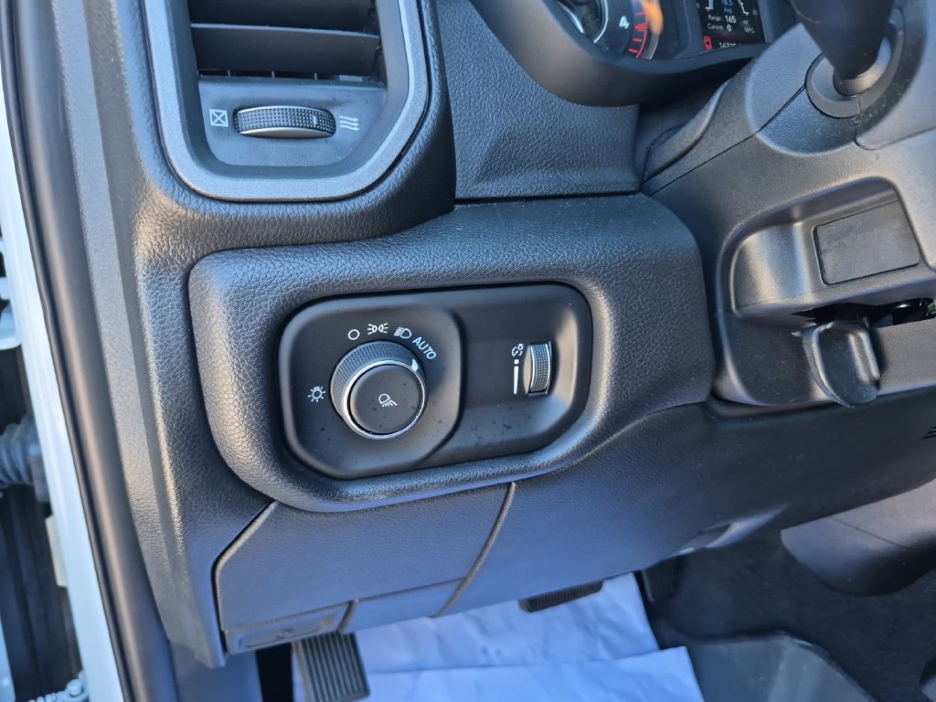 Used 2024 RAM 2500 Tradesman w/ Chrome Appearance Group AWD/4WD image 17