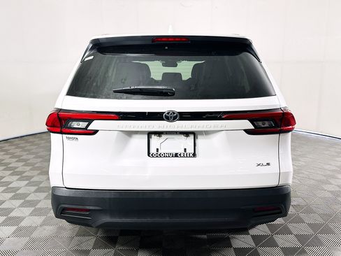 Used 2024 Toyota Grand Highlander FWD image 4