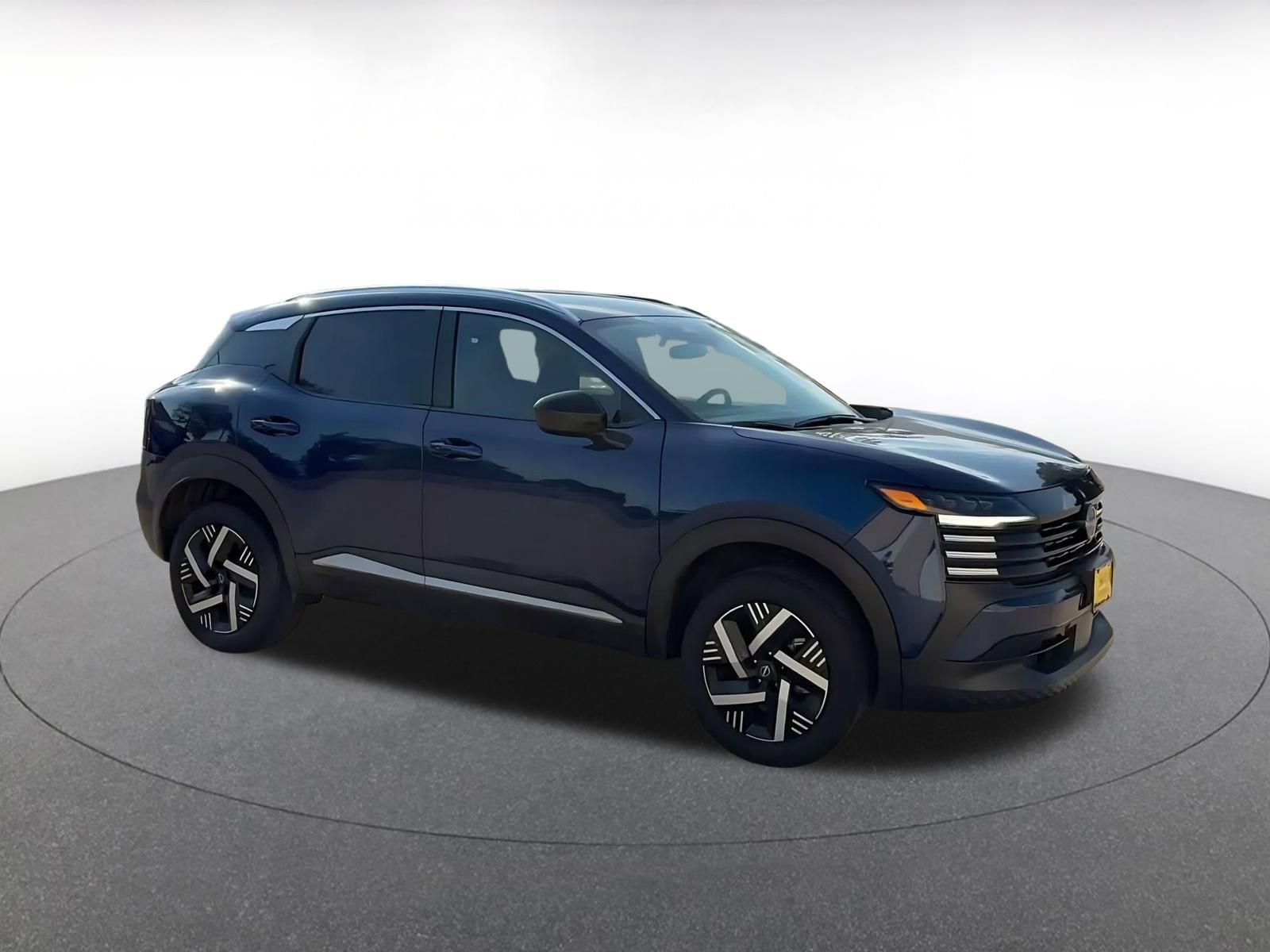 Used 2026 Nissan Kicks SV FWD image 2