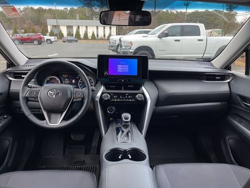 Used 2023 Toyota Venza LE image 8
