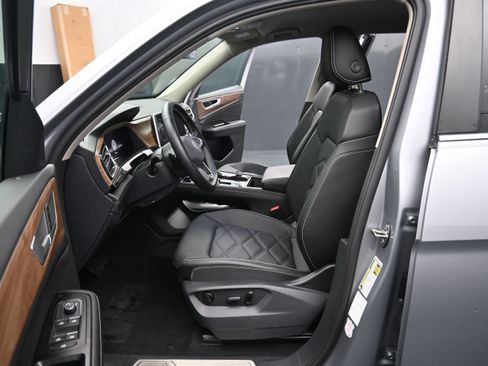 Used 2026 Volkswagen Atlas SE FWD image 12