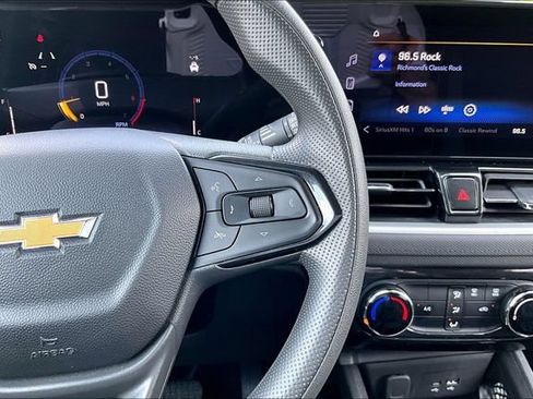 Used 2025 Chevrolet TrailBlazer LT AWD/4WD image 11