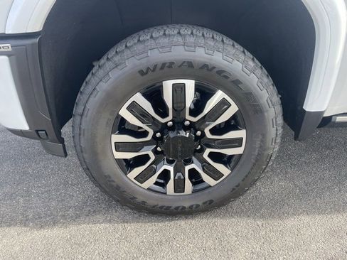 Used 2024 GMC Sierra 2500 Denali Ultimate image 10