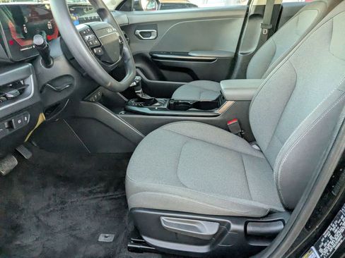 Used 2025 Kia K4 LXS image 11