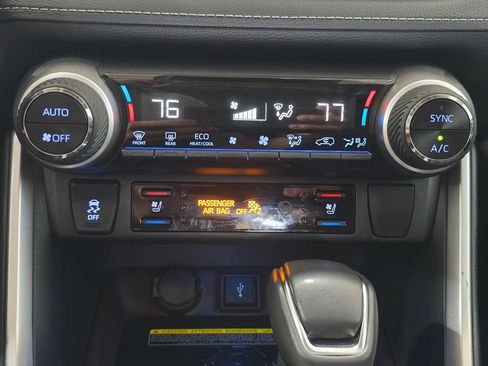Used 2020 Toyota RAV4 Limited AWD/4WD image 14