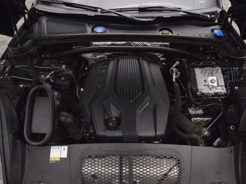 Used 2022 Porsche Macan Base AWD image 30