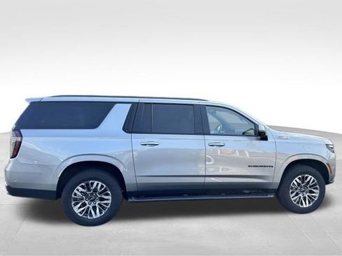 Used 2025 Chevrolet Suburban Z71 w/ Comfort Package AWD/4WD image 10