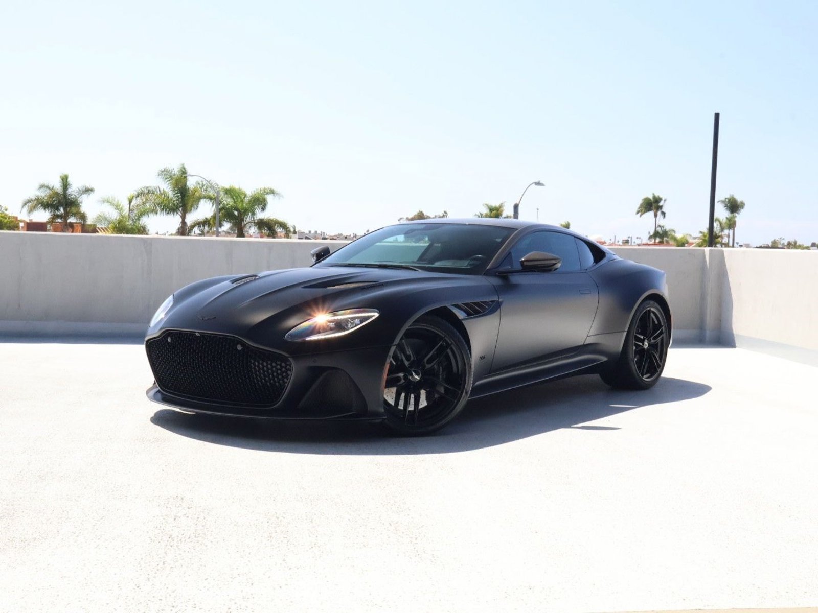 Used 2021 Aston Martin DBS Superleggera RWD image 1