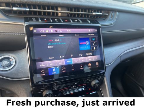 Used 2022 Jeep Grand Cherokee Limited image 13