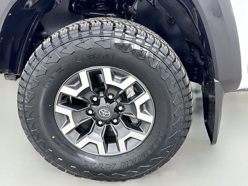 Certified 2023 Toyota Tacoma TRD Off-Road image 28