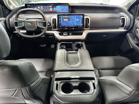 New 2026 Ford Expedition Active image 27